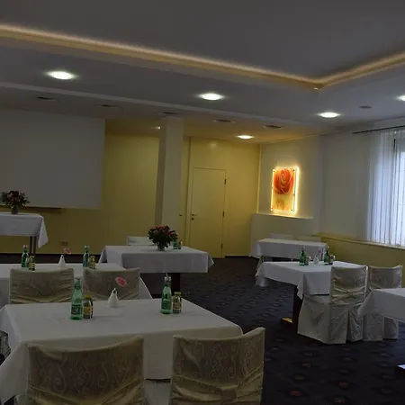 מלון Stadthotel Guertler