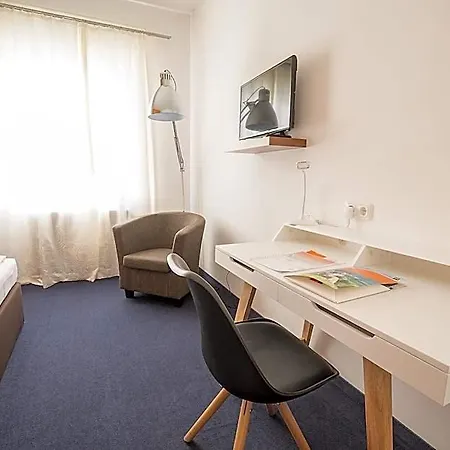 מלון Stadthotel Guertler