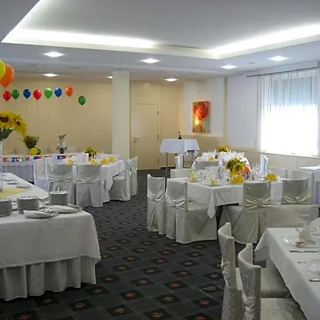 מלון Stadthotel Guertler 3*