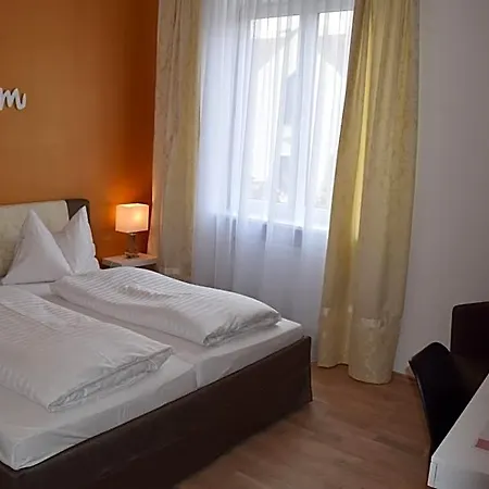 Stadthotel Guertler מלון