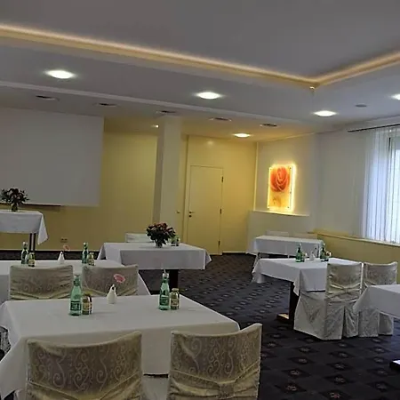 מלון Stadthotel Guertler