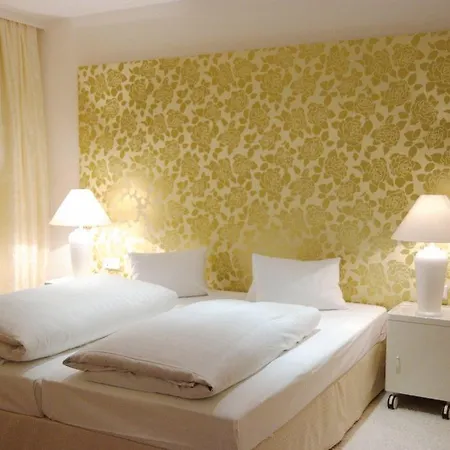 מלון Stadthotel Guertler אמשטטן